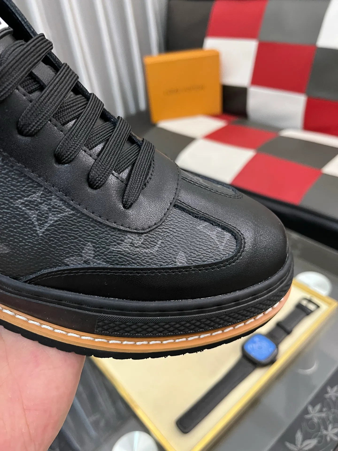 Men's shoes💰: 420⌚️⌚️"LOUI* VUITTO*" popular men's casual shoes, genuine Italian development💯purchase level quality✔️The upper is made of first-layer cowhide, comfortable and soft sheepskin foot pads⚡️Fashionable and versatile. The toe last shape is firm and full, and the soles are made from LV original molds and can be moved in and out of the counter at will. Light and comfortable on the foot~purely handmade, details determine quality! Size:38-442️⃣Colors available